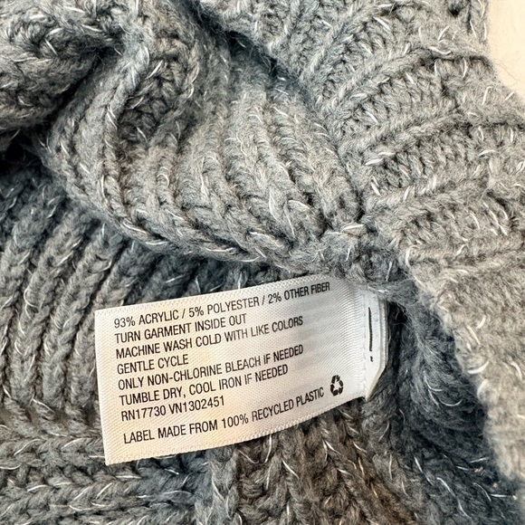 A New Day Women's Gray Sweater w/ Scalloped Hem w/ Metallic detail Size M - Picture 4 of 10